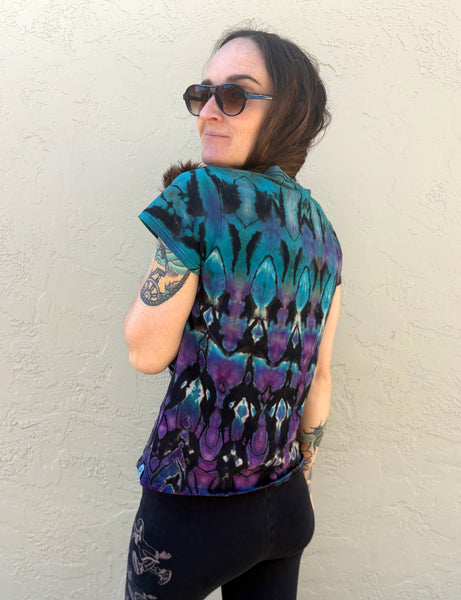 Women's Blue/Purple Arrows Reverse Tie-dye V-neck, M