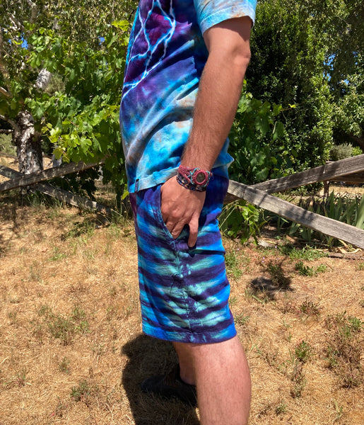 Men’s/Unisex Sea Stripes Tie-Dyed Shorts, M (32)