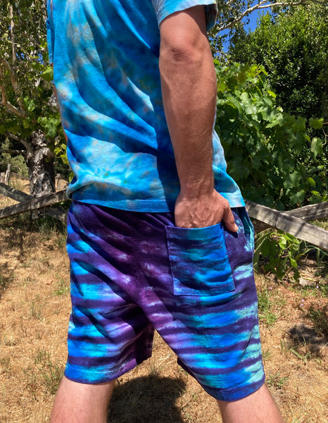 Men’s/Unisex Sea Stripes Tie-Dyed Shorts, M (32)