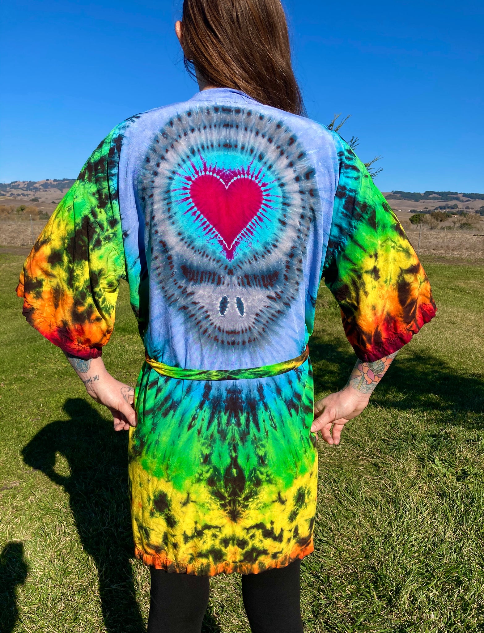 Adult Rainbow Heart Stealie Tie-Dyed Rayon Short Robe, O/S