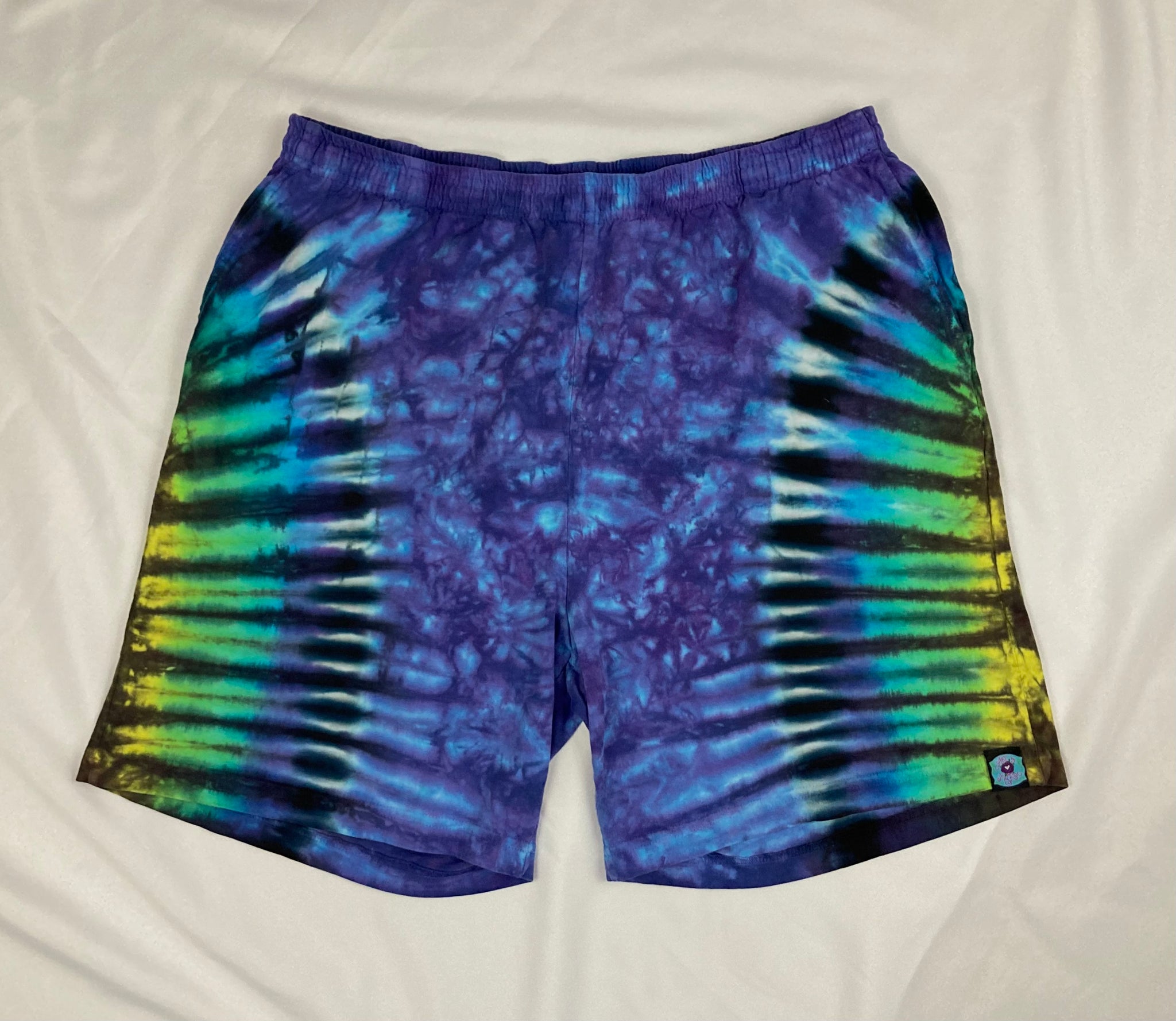 Men’s/Unisex Purple/Black Tie-Dyed Shorts, 2X (38)