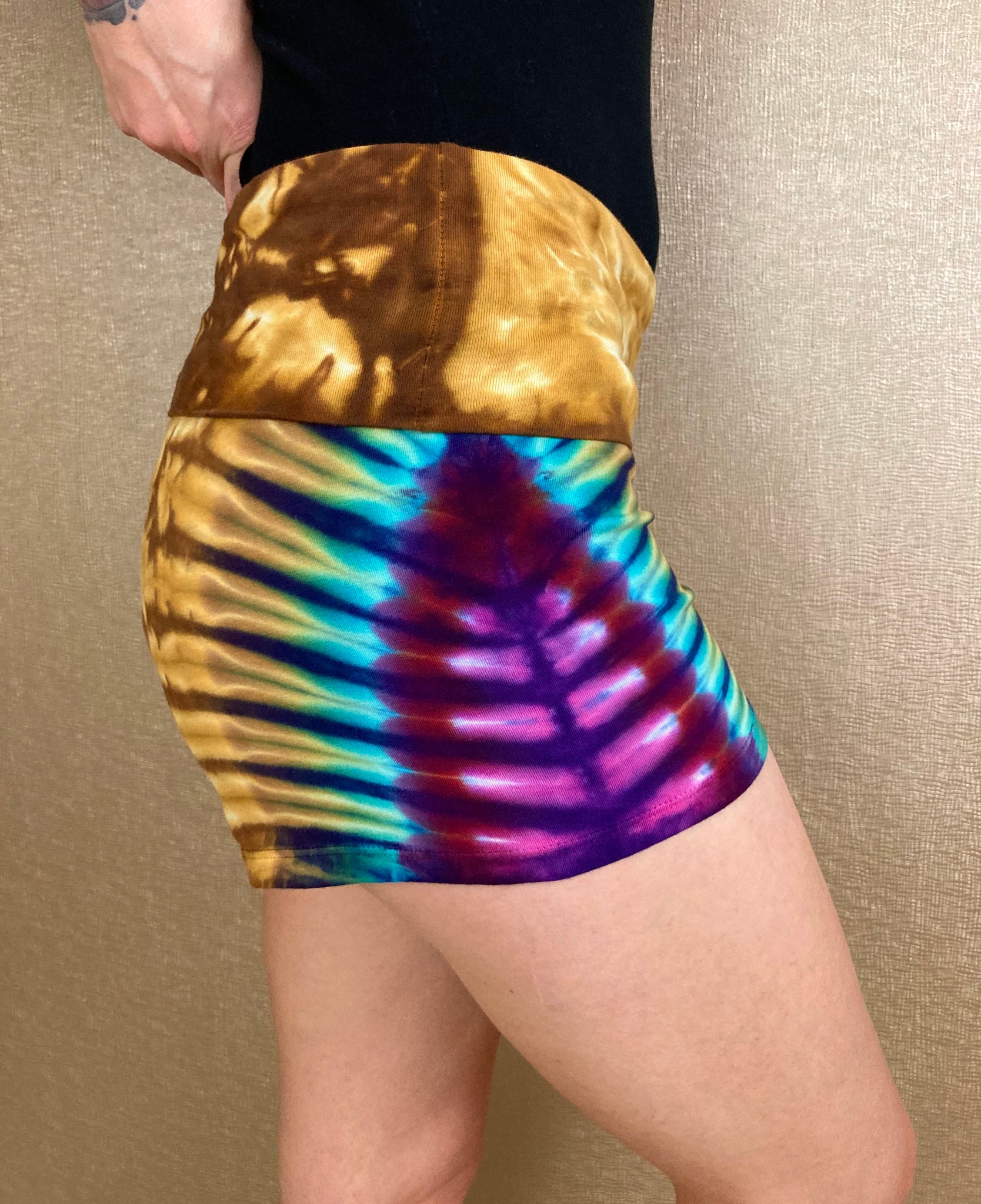Women’s Earthtone Tie-dyed Hot Shorts, L