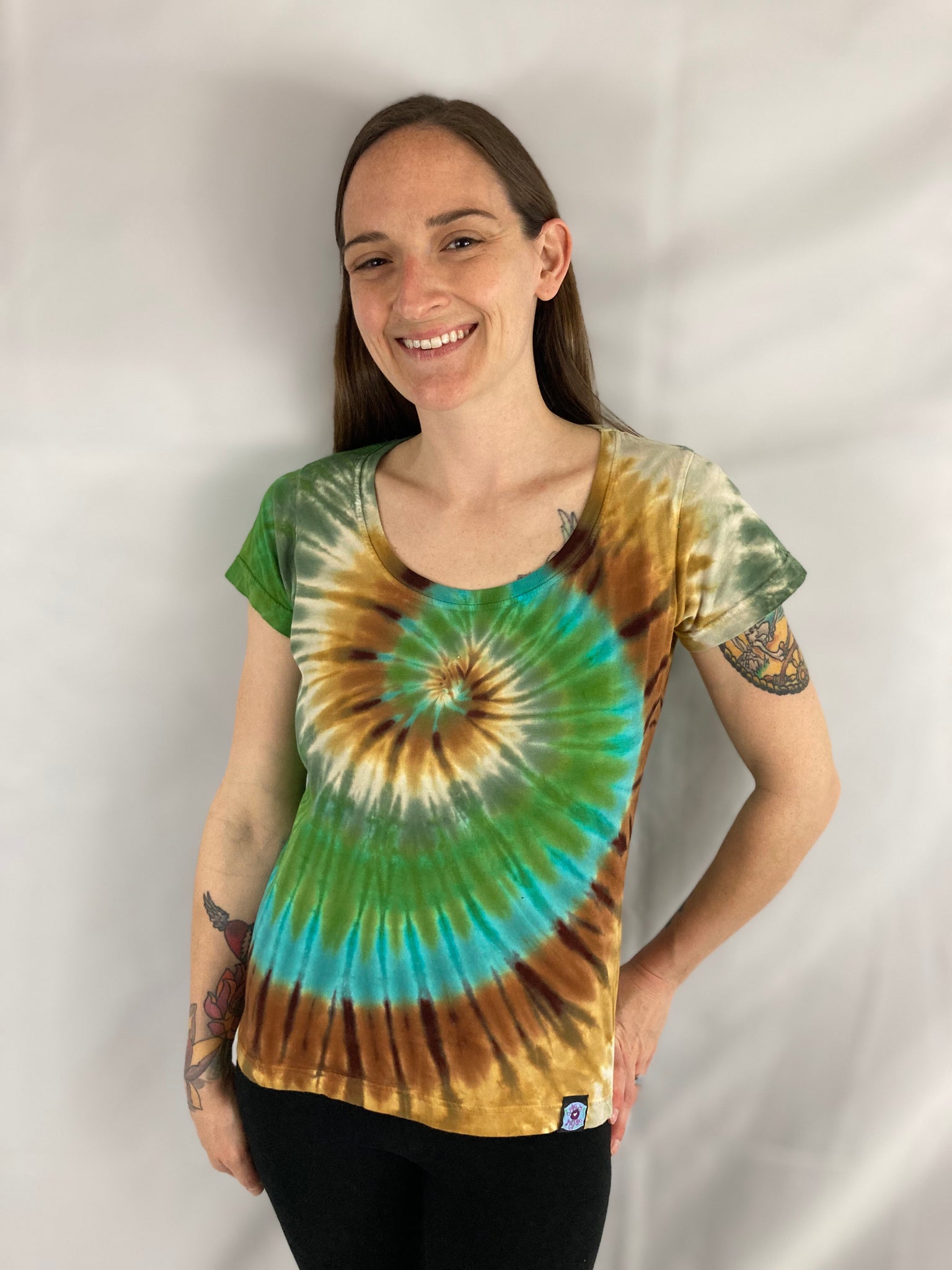 Women's Earthtone Spiral Tie-dyed Scoop Neck Tee, S