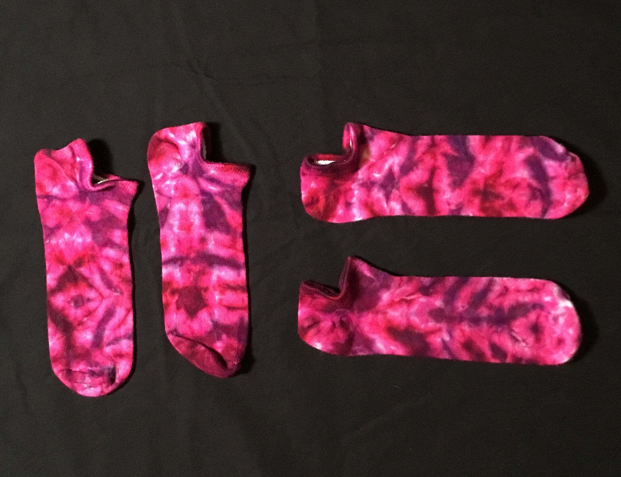 Adult Pink Tie-Dyed Bamboo Footie Socks. 11-13