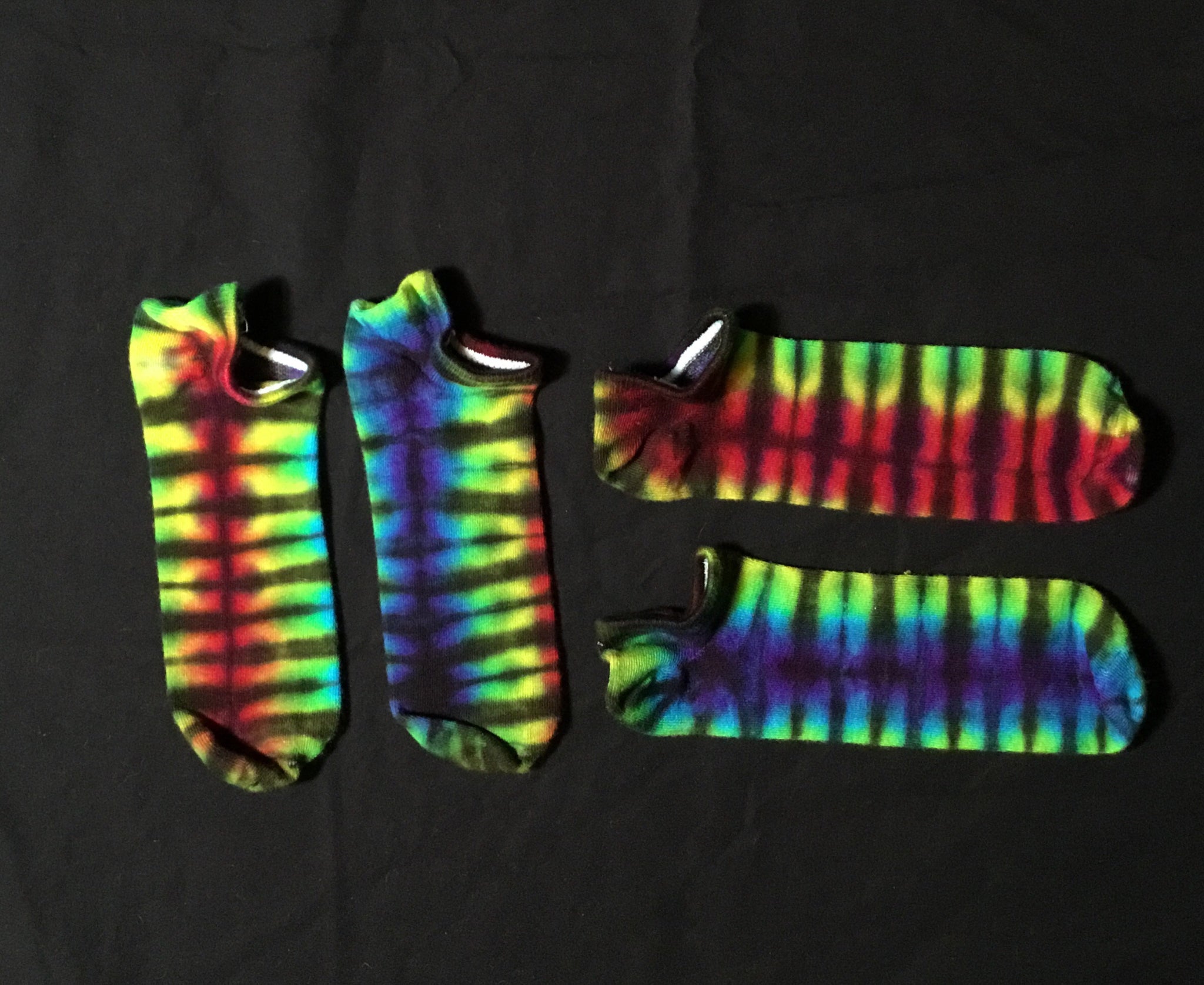 Adult Rainbow2 Black Tie-Dyed Bamboo Footie Socks, 11-13